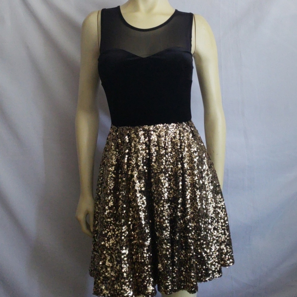 NEW GUESS MINI DRESS SZ M - Picture 2 of 8